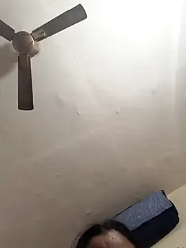 Snapshot of _Redwine_ chatting on February 12, 6:51 pm  Redwine  online show from February 12, 6:51 pm