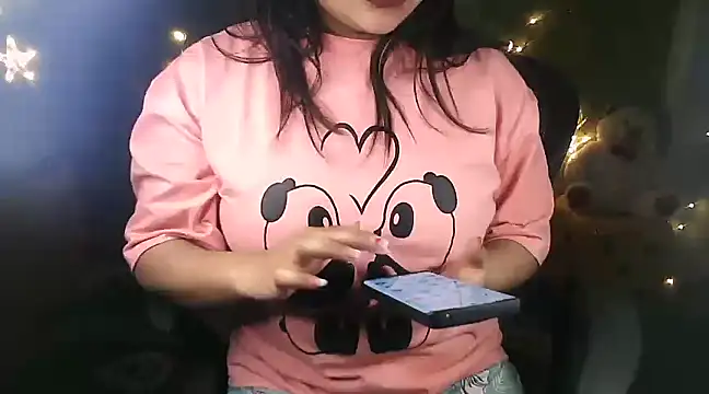 Snapshot of _Redwine_ chatting on February 13, 10:44 am  Redwine  online show from February 13, 10:44 am