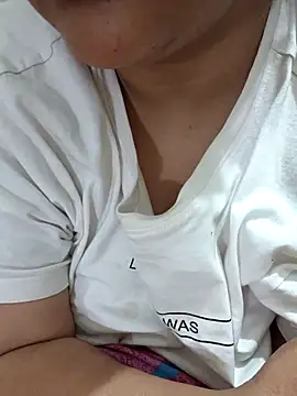 Snapshot of _Redwine_ chatting on March 6, 1:35 pm  Redwine  online show from March 6, 1:35 pm