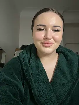 Snapshot of leila_beayte_ chatting on December 15, 7:53 pm leila beayte online show from December 15, 7:53 pm