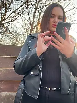 Snapshot of leila_beayte_ chatting on March 7, 4:00 pm leila beayte online show from March 7, 4:00 pm