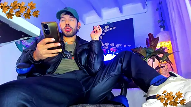 Snapshot of LatinMilk_ chatting on November 11, 11:16 pm LatinMilk online show from November 11, 11:16 pm