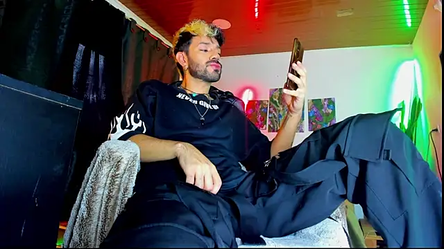 LatinMilk  online show from March 5, 9:22 pm