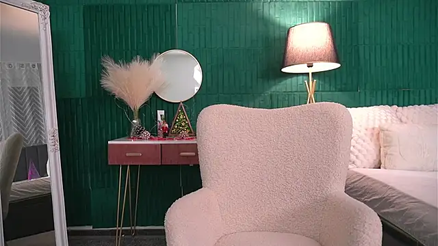 HaileyMoonn online show from December 19, 3:35 am