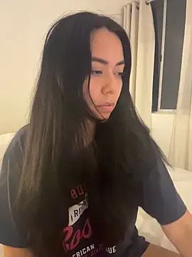 PetitLumiere online show from April 19, 3:39 am