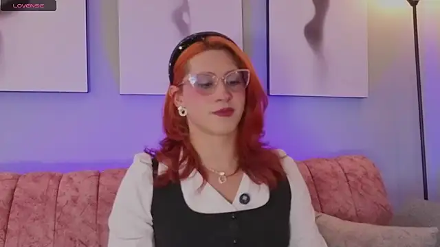 Juliana Saenzz online show from October 11, 5:11 pm