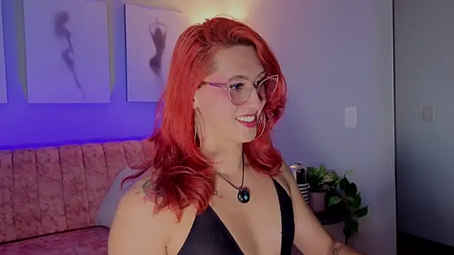 Juliana Saenzz online show from November 12, 10:20 pm