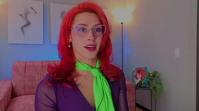 Juliana Saenzz online show from December 21, 6:15 pm