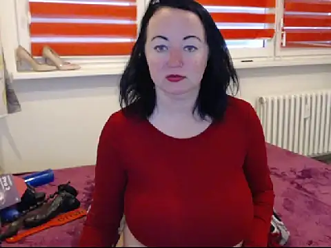 Snapshot of Alexie33 chatting on February 11, 10:59 am Alexie33 online show from February 11, 10:59 am