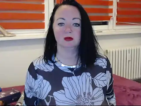 Snapshot of Alexie33 chatting on February 19, 5:27 pm Alexie33 online show from February 19, 5:27 pm