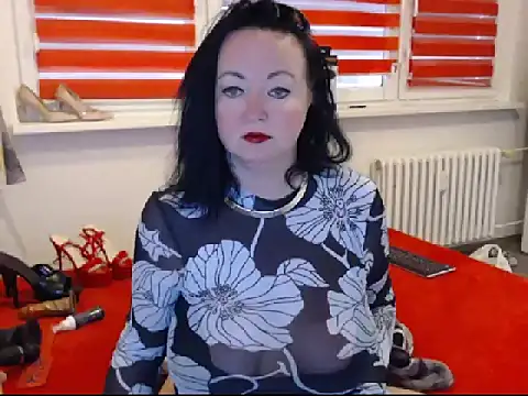 Snapshot of Alexie33 chatting on February 21, 8:40 am Alexie33 online show from February 21, 8:40 am