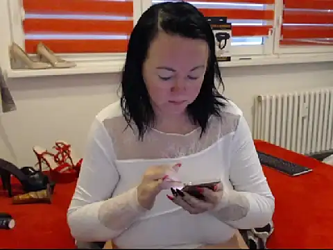 Snapshot of Alexie33 chatting on February 22, 8:18 am Alexie33 online show from February 22, 8:18 am