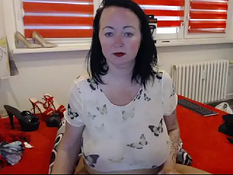 Snapshot of Alexie33 chatting on February 22, 2:30 pm Alexie33 online show from February 22, 2:30 pm