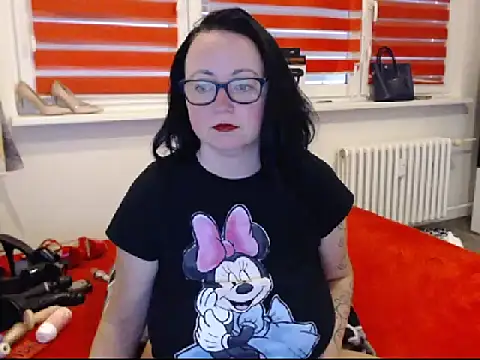 Snapshot of Alexie33 chatting on February 27, 8:17 am Alexie33 online show from February 27, 8:17 am