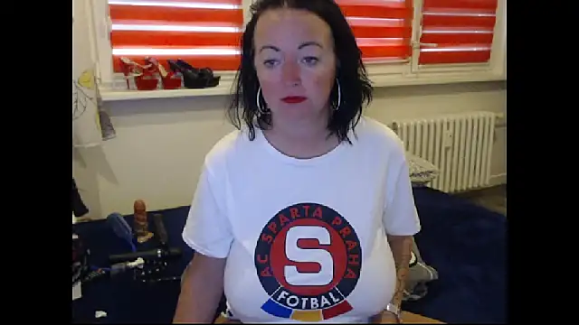 Snapshot of Alexie33 chatting on September 16, 7:53 am Alexie33 online show from September 16, 7:53 am