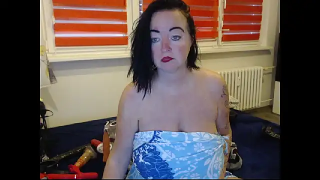 Snapshot of Alexie33 chatting on October 8, 7:06 am Alexie33 online show from October 8, 7:06 am