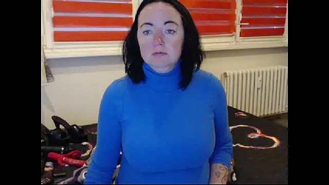 Snapshot of Alexie33 chatting on October 20, 6:25 am Alexie33 online show from October 20, 6:25 am