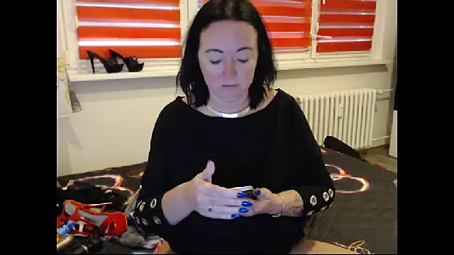 Snapshot of Alexie33 chatting on October 26, 9:26 am Alexie33 online show from October 26, 9:26 am