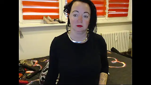 Snapshot of Alexie33 chatting on November 8, 9:09 am Alexie33 online show from November 8, 9:09 am