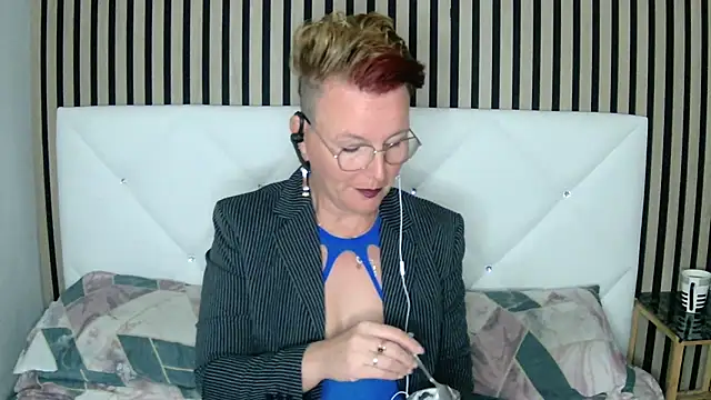 Snapshot of xxNoeliaxx chatting on February 6, 4:21 am xxNoeliaxx online show from February 6, 4:21 am