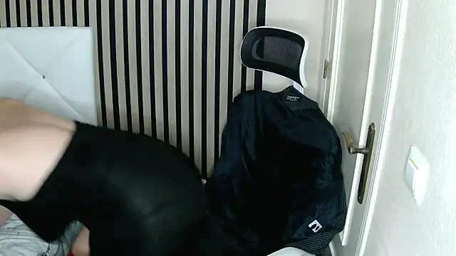 Snapshot of xxNoeliaxx chatting on March 21, 1:56 pm xxNoeliaxx online show from March 21, 1:56 pm