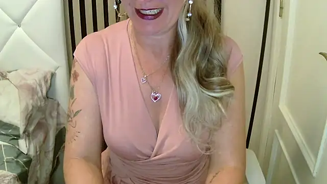 xxNoeliaxx online show from March 10, 8:41 am