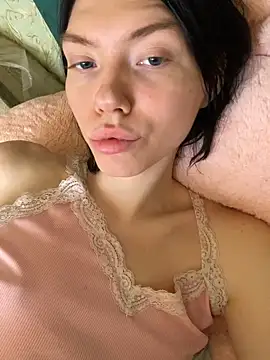 Snapshot of Lisaaa_Alisa chatting on October 24, 4:42 am Lisaaa Alisa online show from October 24, 4:42 am