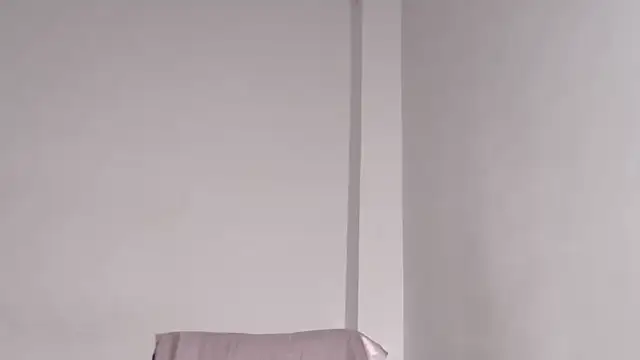 Snapshot of caarlywhitee chatting on November 20, 1:06 am caarlywhitee online show from November 20, 1:06 am