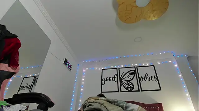 Snapshot of Marie_Mature chatting on October 28, 1:09 am Marie Mature online show from October 28, 1:09 am