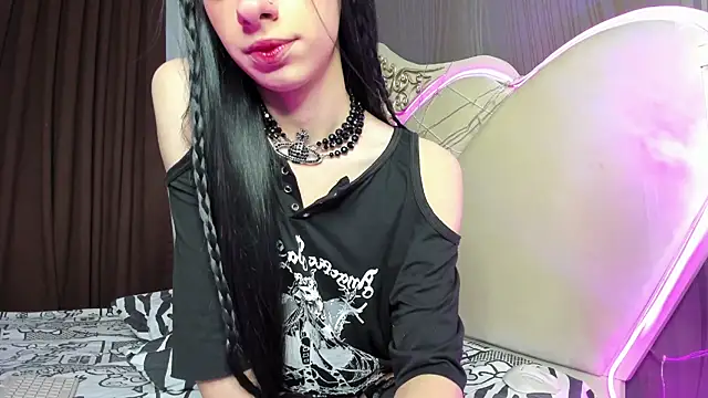 Snapshot of VivianMiller_ chatting on February 26, 3:21 am VivianMiller online show from February 26, 3:21 am