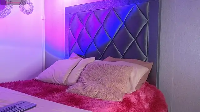 Snapshot of ashley_brend chatting on December 16, 10:15 pm ashley brend online show from December 16, 10:15 pm