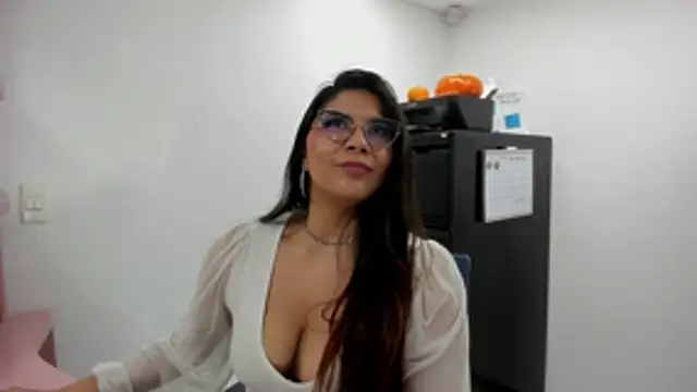 Luna Dumont online show from November 3, 11:11 am