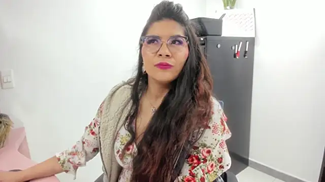 Luna Dumont online show from December 15, 11:03 am