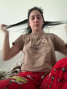 Snapshot of davenmichelle00 chatting on February 18, 8:21 am davenmichelle00 online show from February 18, 8:21 am