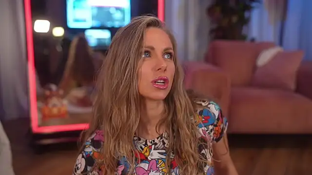 eva fashionista online show from November 6, 7:37 pm