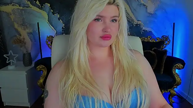 Snapshot of CocoSecretss chatting on December 3, 8:05 am CocoSecretss online show from December 3, 8:05 am