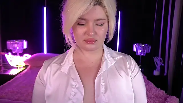 Snapshot of CocoSecretss chatting on December 5, 7:16 am CocoSecretss online show from December 5, 7:16 am