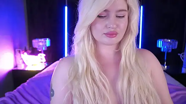 Snapshot of CocoSecretss chatting on December 9, 10:54 am CocoSecretss online show from December 9, 10:54 am