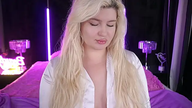 Snapshot of CocoSecretss chatting on December 15, 7:57 am CocoSecretss online show from December 15, 7:57 am