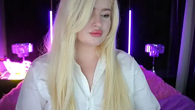 Snapshot of CocoSecretss chatting on December 17, 7:40 am CocoSecretss online show from December 17, 7:40 am