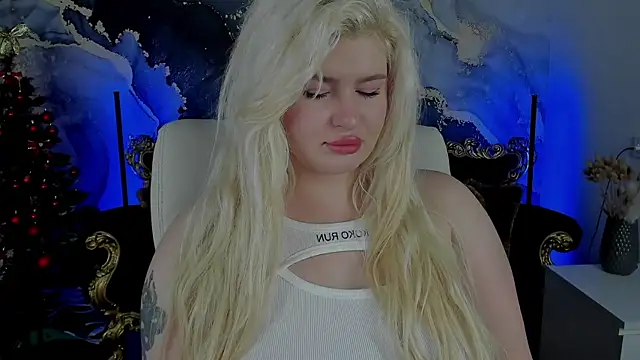 Snapshot of CocoSecretss chatting on December 21, 7:56 am CocoSecretss online show from December 21, 7:56 am