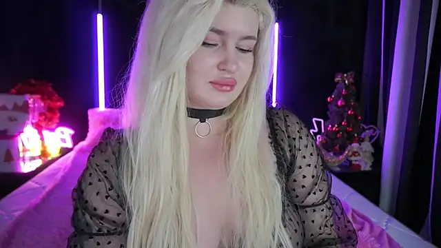 Snapshot of CocoSecretss chatting on December 25, 11:11 am CocoSecretss online show from December 25, 11:11 am