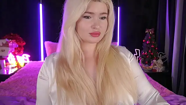 Snapshot of CocoSecretss chatting on January 2, 7:44 am CocoSecretss online show from January 2, 7:44 am