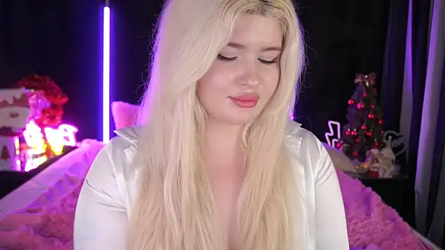 Snapshot of CocoSecretss chatting on January 2, 10:48 am CocoSecretss online show from January 2, 10:48 am