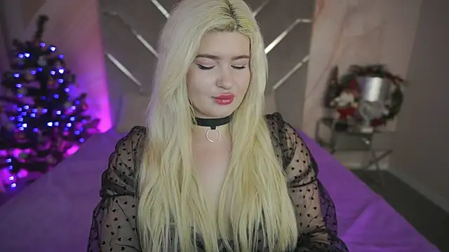 Snapshot of CocoSecretss chatting on January 3, 8:10 am CocoSecretss online show from January 3, 8:10 am