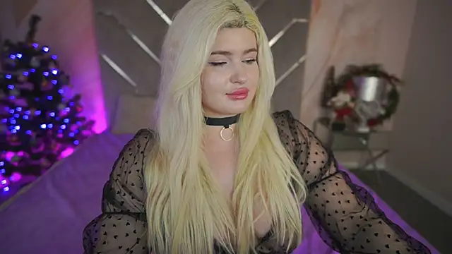 Snapshot of CocoSecretss chatting on January 3, 11:14 am CocoSecretss online show from January 3, 11:14 am