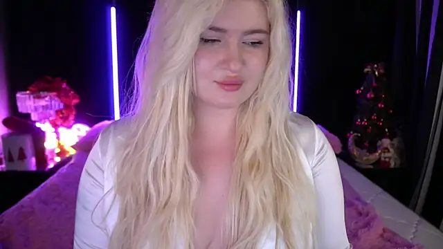 Snapshot of CocoSecretss chatting on January 5, 11:37 am CocoSecretss online show from January 5, 11:37 am