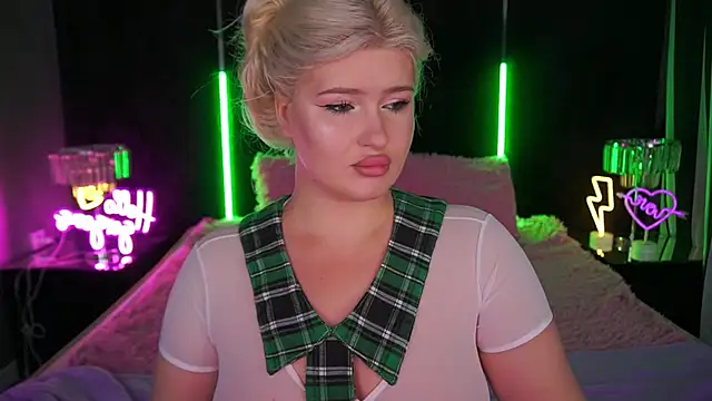 Snapshot of CocoSecretss chatting on October 7, 6:43 am CocoSecretss online show from October 7, 6:43 am