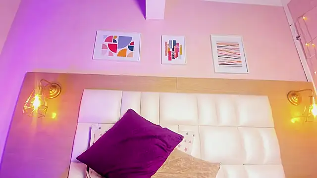 Snapshot of Dollar-girl chatting on February 17, 4:42 am Dollar-girl online show from February 17, 4:42 am