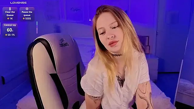 Snapshot of Veronica_Blush chatting on December 5, 8:45 am Veronica Blush online show from December 5, 8:45 am